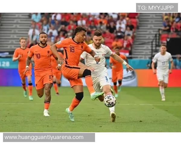 罗马与阿贾克斯谈判马伦租借交易达成进展含2500万欧非强制买断条款